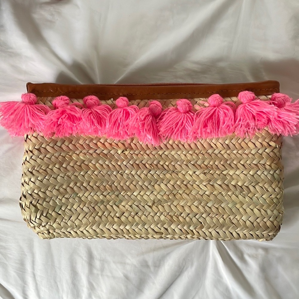 Straw clutch with bright pink tassels!